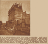 873811 Gezicht op de bouw van een nieuwe silo bij de Coöperatieve Stichtsche Olie- en Lijnkoekenfabriek (S.O.L., ...